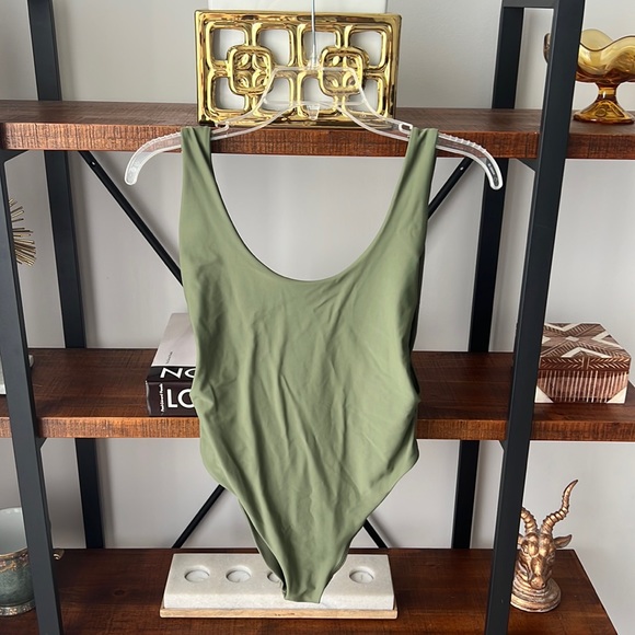 aerie Swim Nwot Aerie Super Scoop One Piece Swimsuit Size Womens Medium Long Torso Green